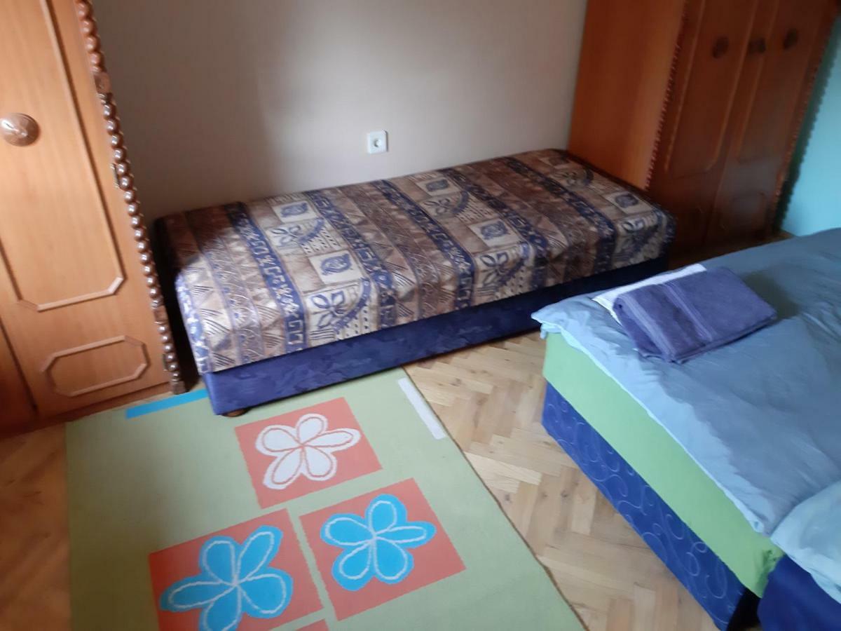 Andi Ueduelohaz Szolnok Exteriör bild